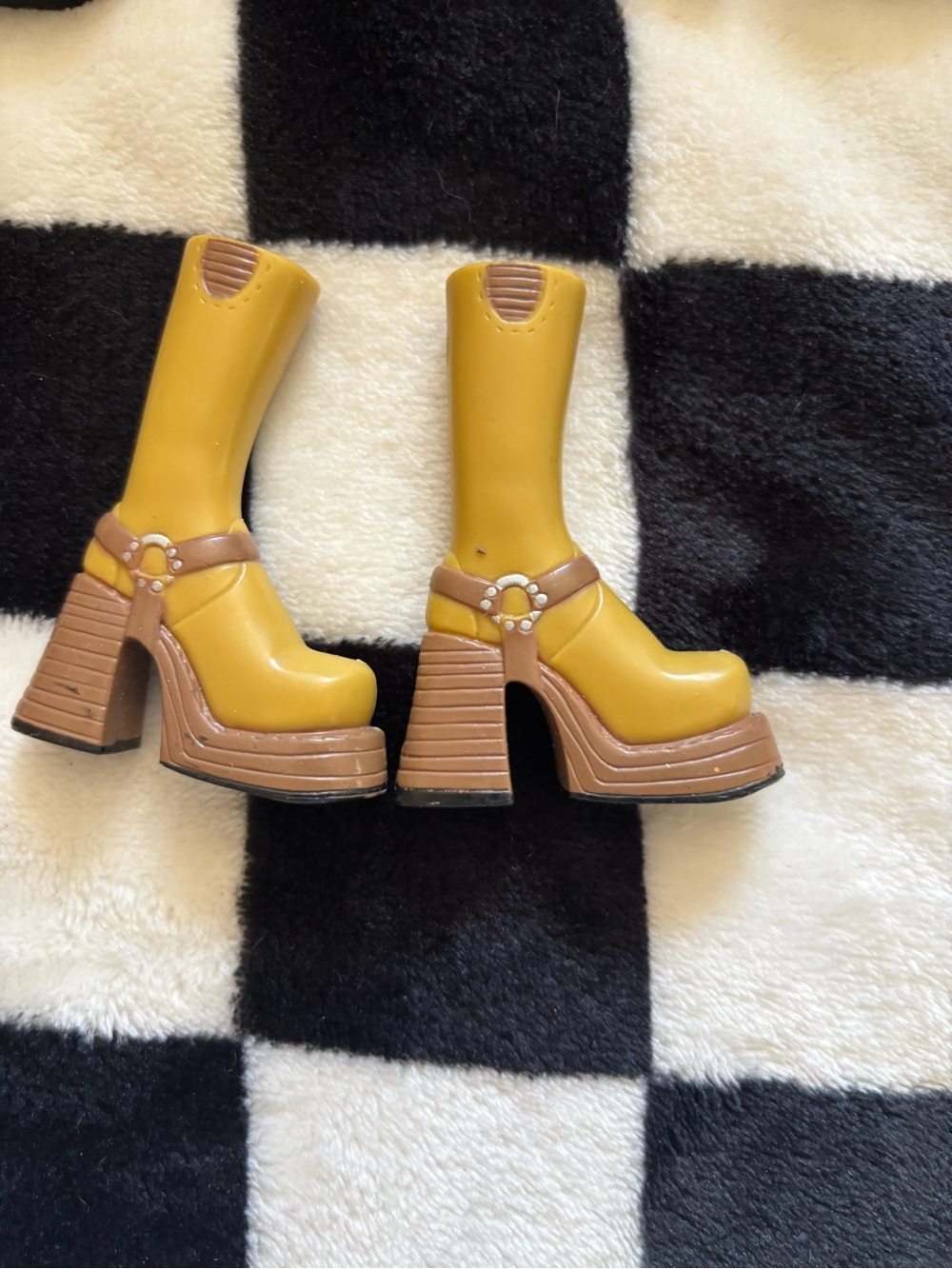 Bratz doll boots from the "Xpress It" series